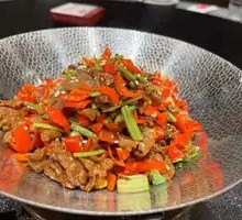 Stir-Fried Beef with Yellow Onion