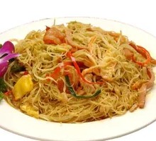 Stir-fried rice noodles with egg and shredded pork