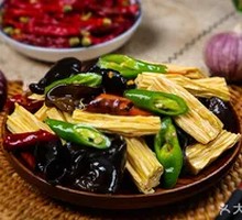 Fried Tofu Skin with Wood Ear Mushroom