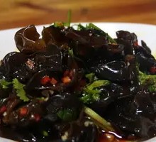 Cold-mixed black fungus