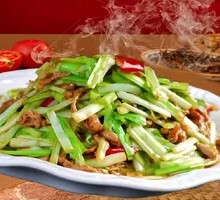 Stir-Fried Pork Shreds with Leek Greens