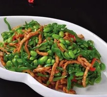Green Pepper and Edamame Stir-Fry with Shredded Pork