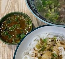 Dry-Mixed Rice Noodles with Beef Soup