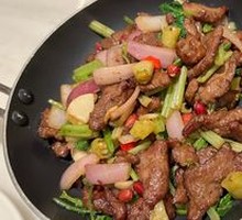 Spicy Sichuan-style Beef Stir-fry with Cumin