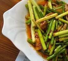 Stir-Fried Pork with Garlic Shoots