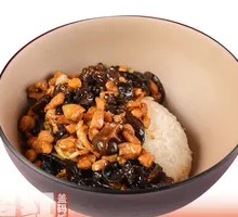 Black Mushroom Stir-Fried Chicken with Rice
