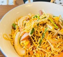 Three-Strand Stir-Fried Instant Noodles