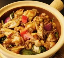 Stir-Fried Frog with Purple Perilla in Clay Pot