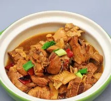 Chicken and Mushroom Stew in Clay Pot
