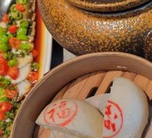 Rice Fragrance Braised Pork with Wine-Steamed Bun