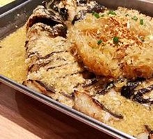 Stir-fried Garlic Rice Noodles with Grilled Fish