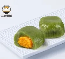 Netizen-Style Salted Egg Yolk and Pork Floss Green Rice Ball