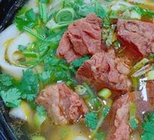 Sour Cabbage Braised Beef Noodles