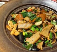 Stir-fried King Oyster Mushrooms with Black Trumpet