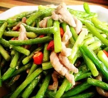 Garlic Shoots with Shredded Pork