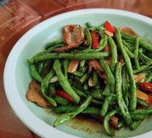 Cylinder Bean and Pork Belly