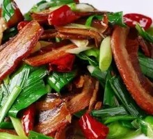 Stir-fried腊肉 with Garlic Shoots
