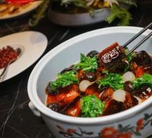 Black Garlic Eel in Pot