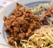 Spicy Pork and Bean Sprout Cold Noodles