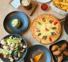 Garden Deluxe Cheese Pizza