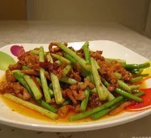 Braised Pork Shreds with Garlic Shoots