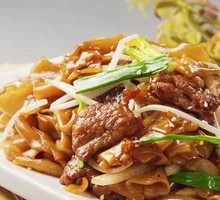 Stir-Fried Rice Noodles with Pork