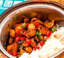 Stir-Fried Chicken in Wooden Bucket Rice