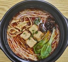 Sautéed Tengjiao Rice Noodles in Clay Pot