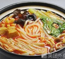 Fish Dumpling Noodle Soup in Clay Pot