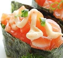 Salmon Gunkan Maki