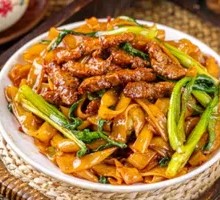 Stir-Fried Beef with Rice Noodles
