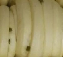 Flower-shaped steamed bun