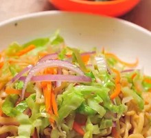 Stir-Fried Noodles with Shredded Meat