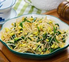 Stir-fried leek with bean sprouts