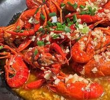 Premium Garlic-Style Crawfish