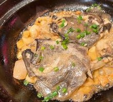Braised Shark Fin Head in Clay Pot