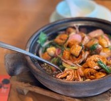 Braised Pork Intestines in Clay Pot