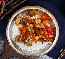 Spicy Chicken in Wooden Bucket Rice