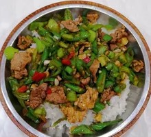 Ganxiang Stir-fried Pork in Wooden Bucket Rice