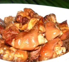 Braised Pig's Feet with Soup and Rice
