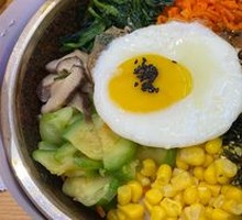 招牌牛肉石锅拌饭