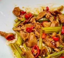 Stir-fried Yellow Beef Handmade Noodles