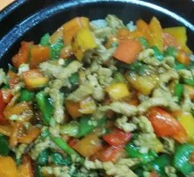 Green Pepper and Pork Stir-fry Rice in Clay Pot