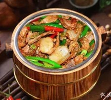Sichuan Xiang Style Braised Pork in Wooden Bucket Rice