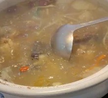 Bull Turtle Chicken Five-Finger Peach Herbal Soil Chicken Hot Pot