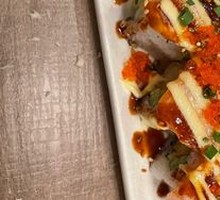 Caramelized Salmon Sushi Roll