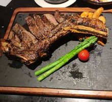Tomahawk Steak