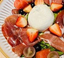 Burrata and Prosciutto Salad