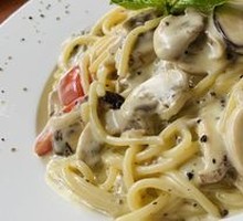Classic Creamy Mushroom Pasta