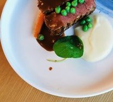 Pan-seared Beef Tenderloin with Foie Gras and Mashed Potatoes